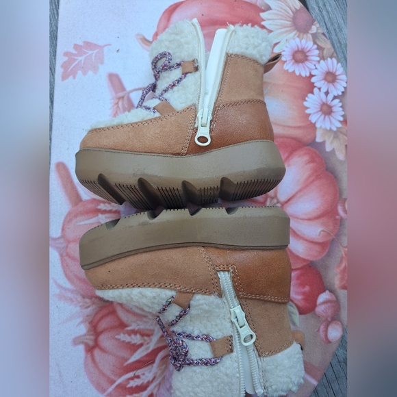 Faux Fur Kids Winter Brown Boots Size 6 - Picture 4 of 8